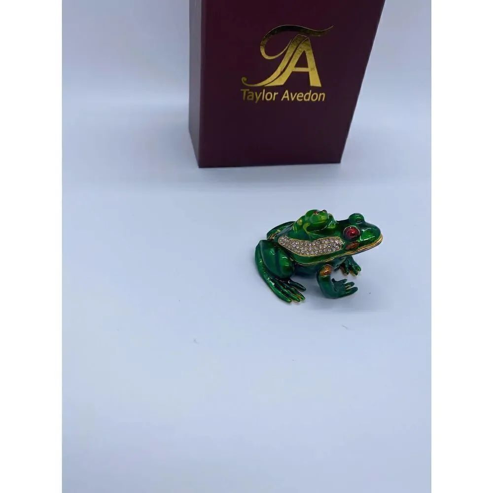 Taylor Avedon frog - Picture 5 of 5